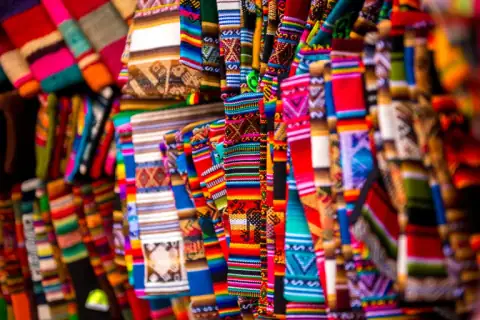 Textiles coloridos artesanales